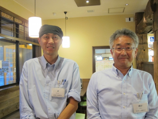 10_幾田美彦社長(写真右)と林憲治店長.JPG